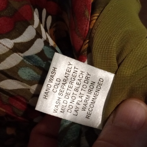 JADE MELODY TAN BLOUSE SLEEVELESS RUFFLED V NECKLINE INTRICATE GOLD STITCHING XS - Picture 7 of 7